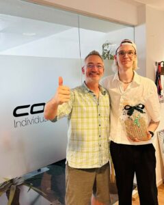 Abschied von Mitarbeiter Erik nach 8 Jahren bei der B2B E-Commerce Agentur CosmoShop Abschied von Mitarbeiter Erik nach 8 Jahren bei der B2B E-Commerce Agentur CosmoShop